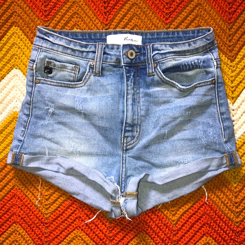 Booty shorts✨